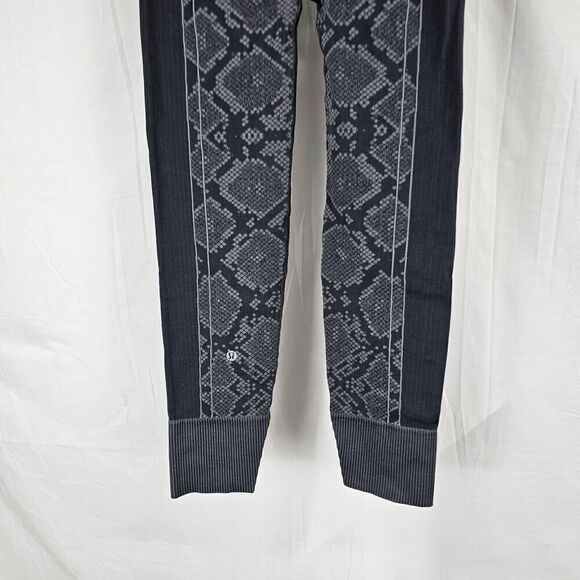 Lululemon Ebb To Street Pant Heathered Dark Slate Snake Women's Size 6 - Picture 8 of 10
